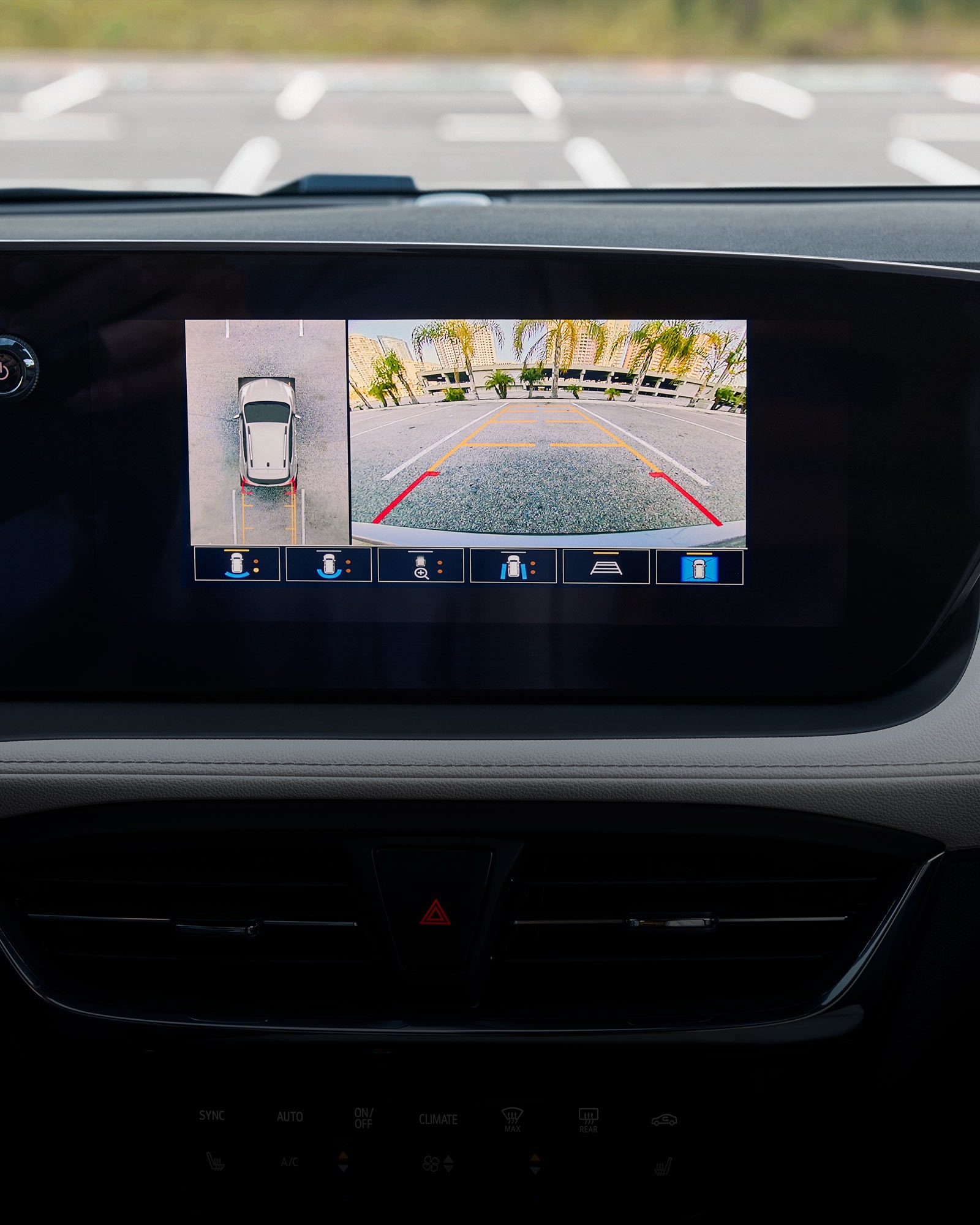 Vue rapprochée de l’écran du système d’infodivertissement du Buick Encore GX 2026.