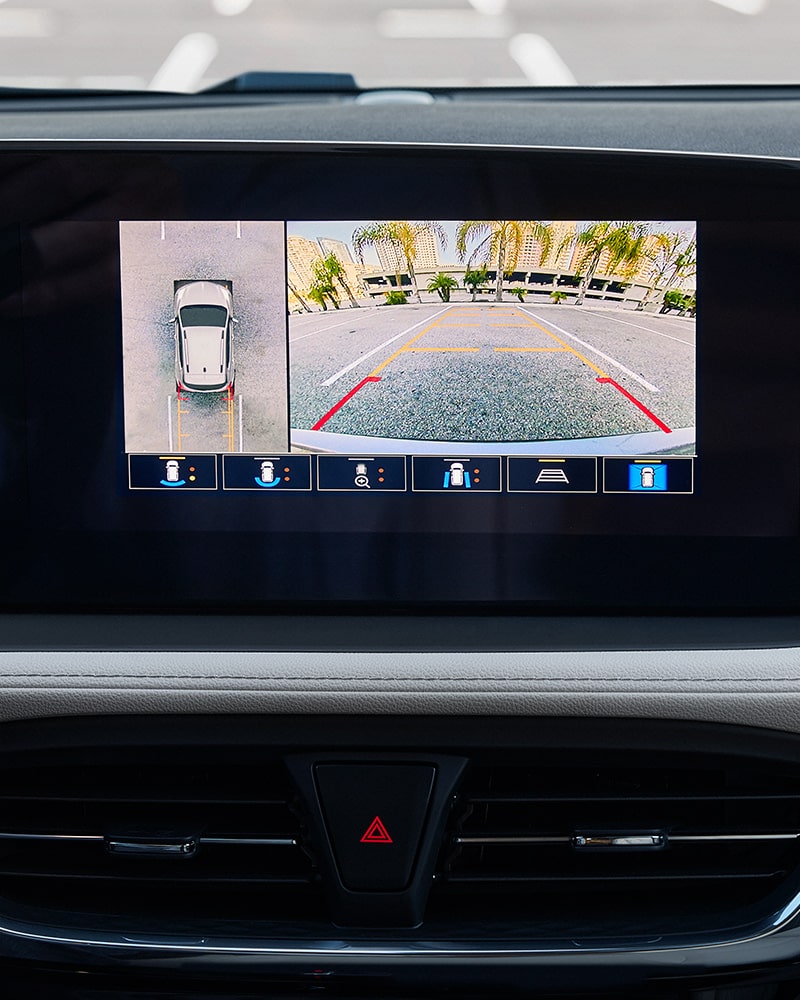 Vue rapprochée de l’écran du système d’infodivertissement du petit VUS Buick Encore GX 2026.