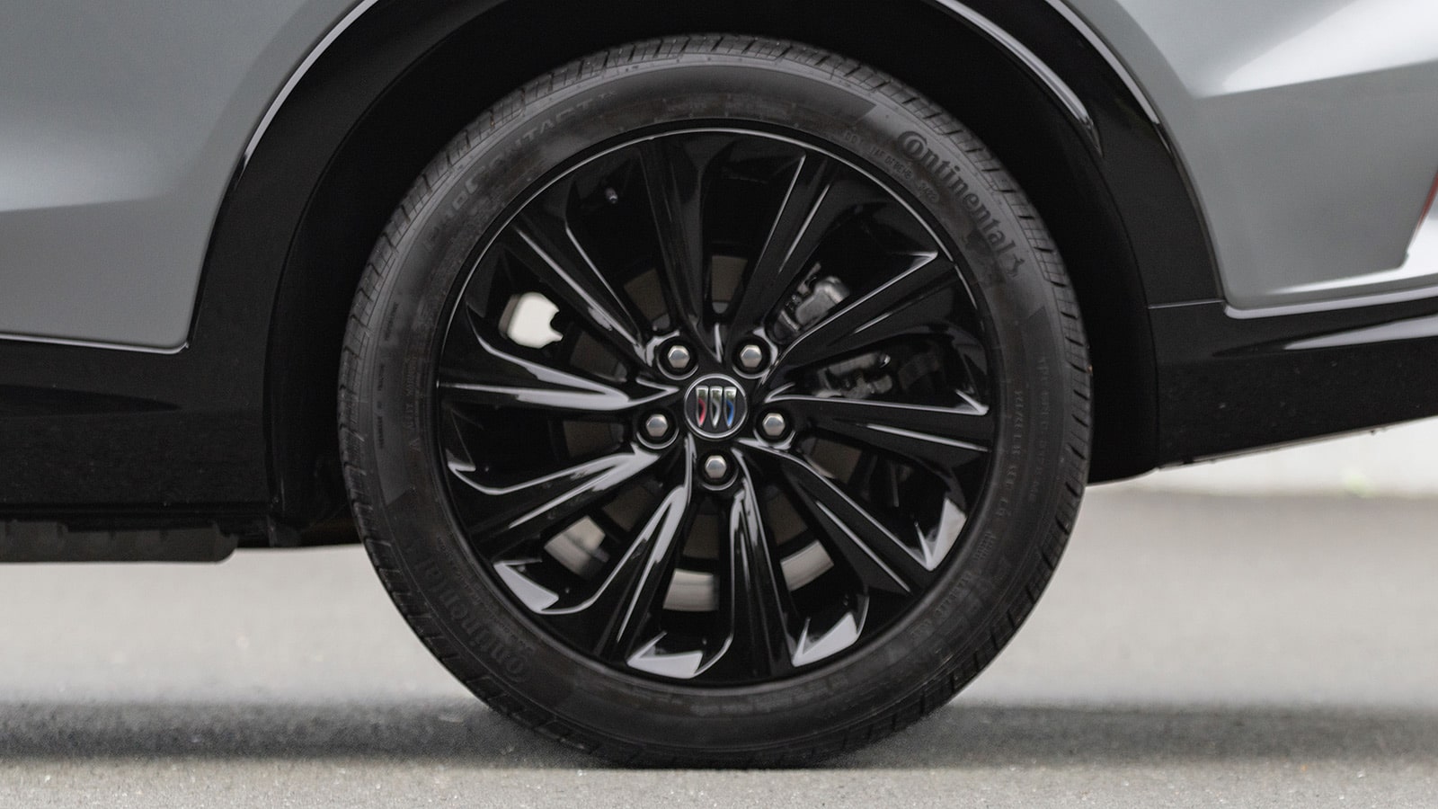 Black painted aluminum wheels on the 2026 Buick Envista ST.