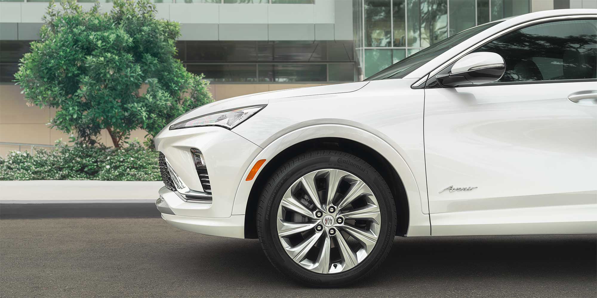 Vue latérale de l’extérieur avant de la Buick Envista 2026.