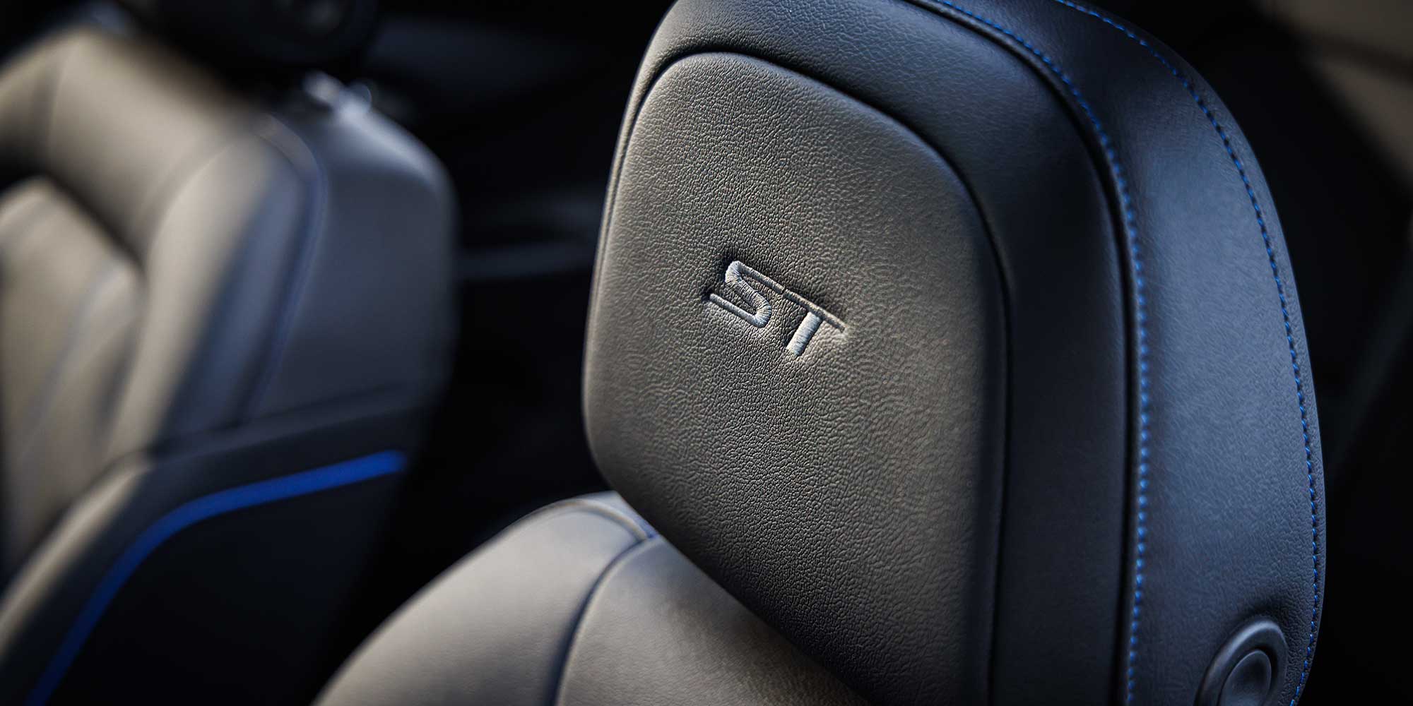 Vue rapprochée des appuie-têtes des sièges à l'intérieur du Buick Envista 2026.