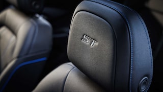 Vue rapprochée des appuie-têtes des sièges à l'intérieur du Buick Envista 2026.