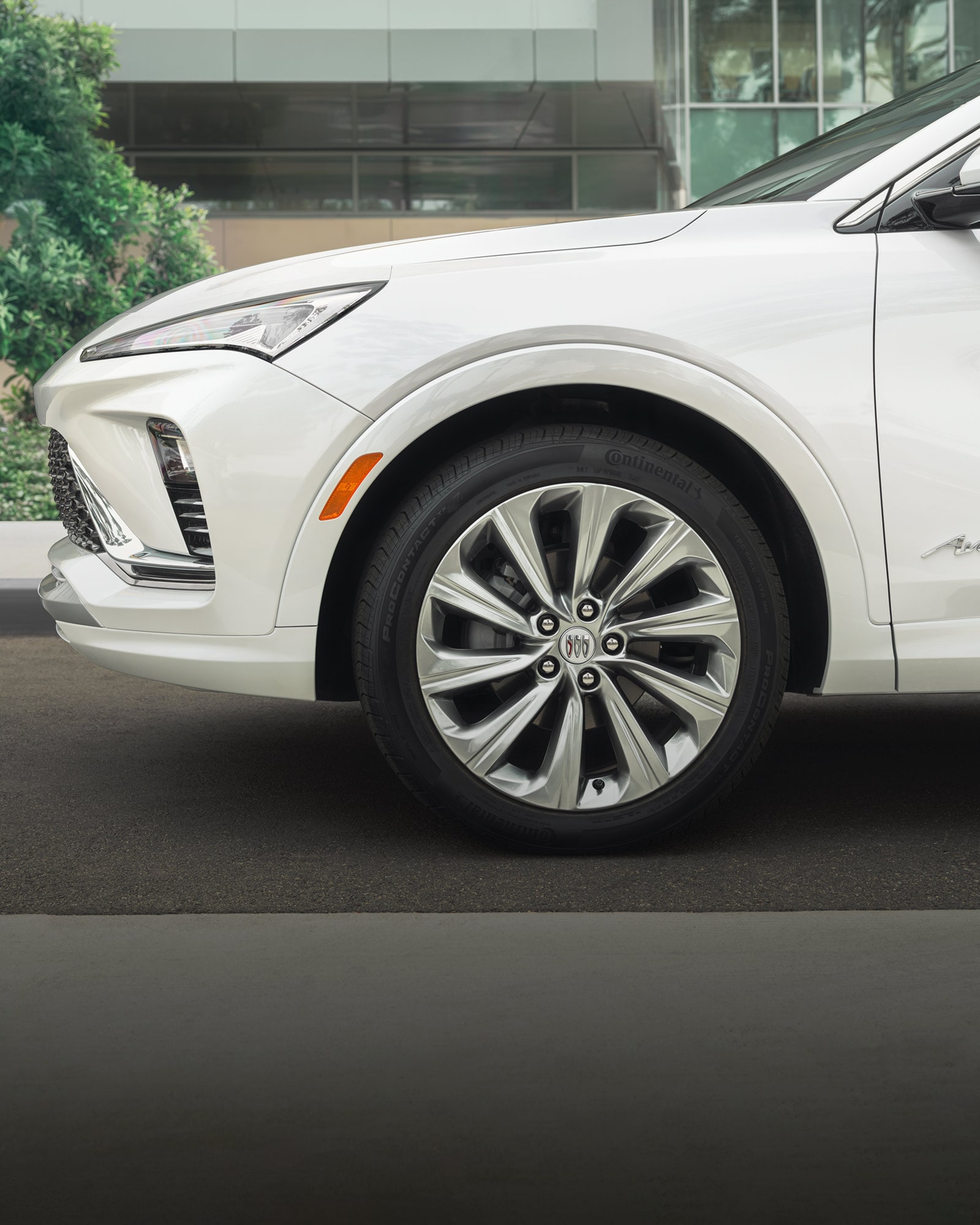 Vue latérale de l’avant du Buick Envista Avenir 2026.