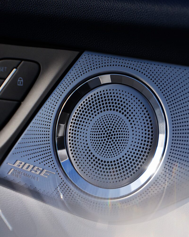 Un gros plan du système audio Bose de la Buick Enclave 2027.