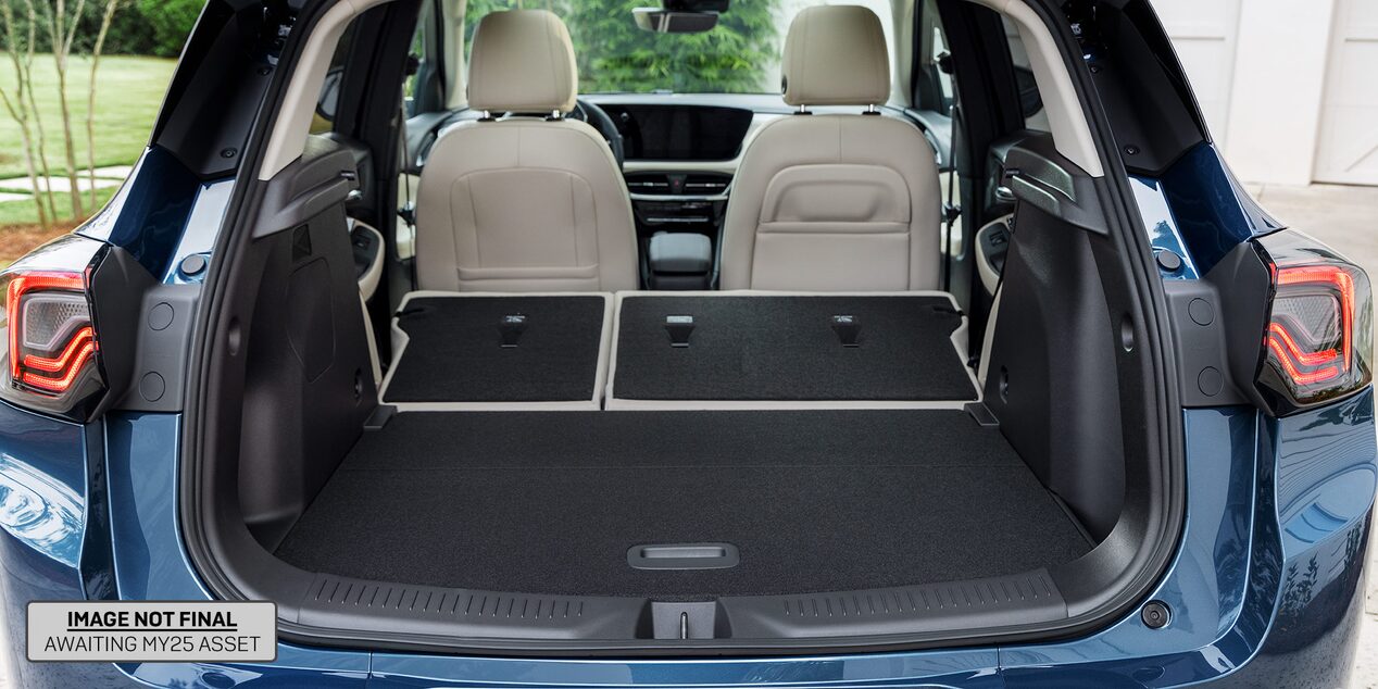 Vue arrière du coffre spacieux du Buick Encore GX Avenir 2025.