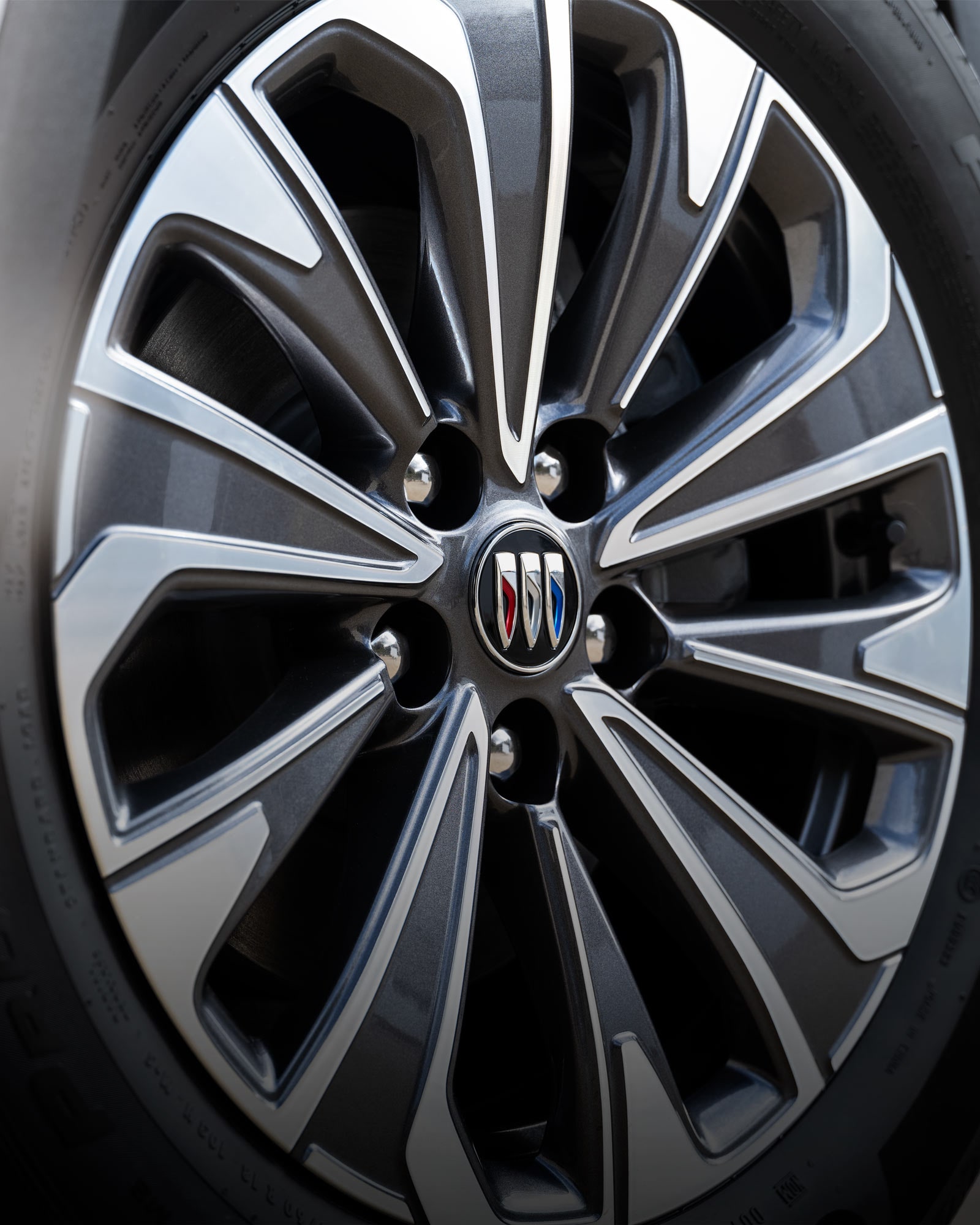 Close-up of the 18 Inch Machined Alloy Wheel on the 2026 Buick Envision Preferred.