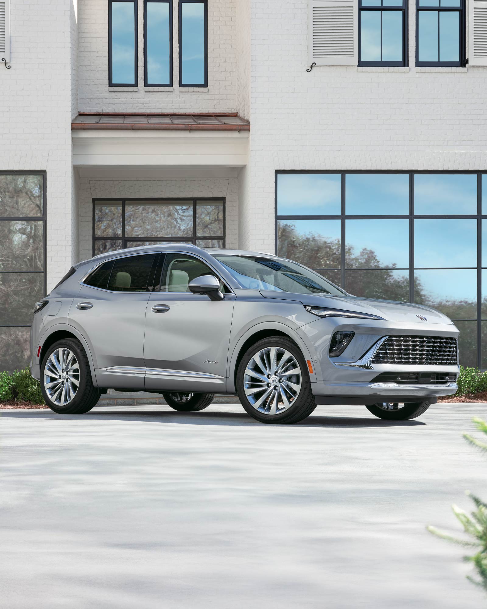 Front Three-Quarters View of a Blue 2026 Buick Envision Avenir Luxury SUV with a Gloss Black Grille.