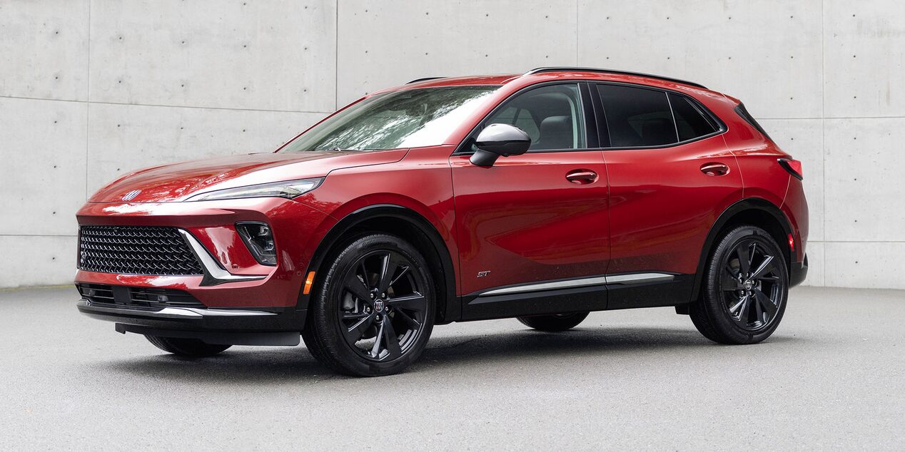 Front Three-Quarters Exterior View of the Buick Envista Sport Touring Sporty Mid-Size SUV