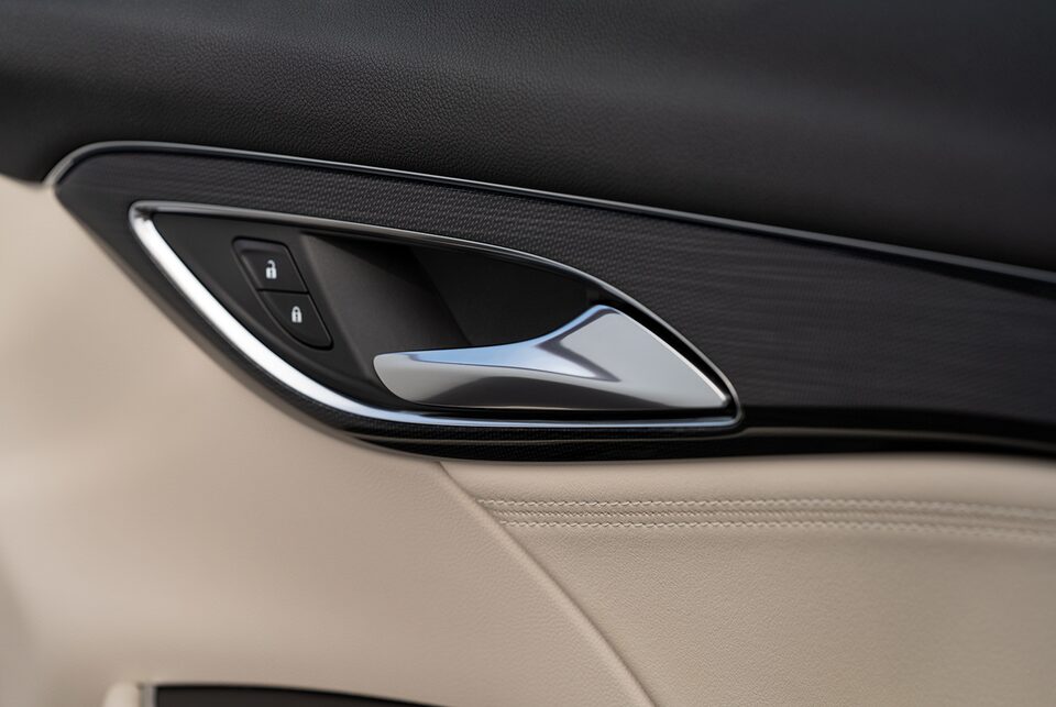 Surfaces intérieures enveloppantes du Buick Avenir 2023.