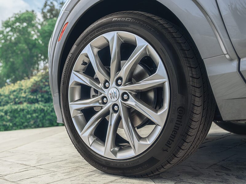Close-up View of a 2025 Buick Encore GX Avenir Aluminum Wheel and Rim