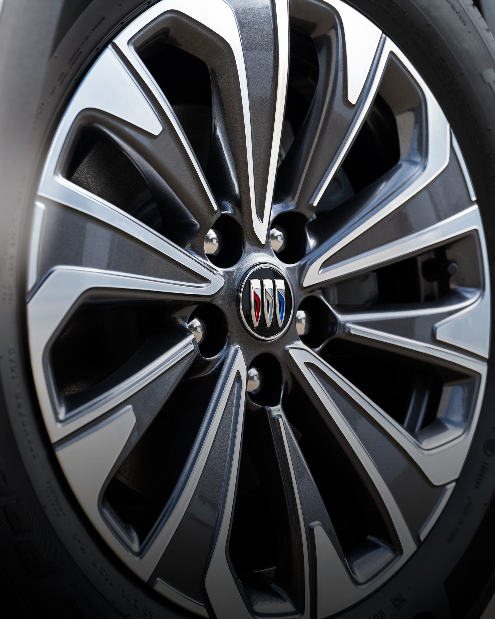 Close-up of the 18 Inch Machined Alloy Wheel on the 2026 Buick Envision Preferred