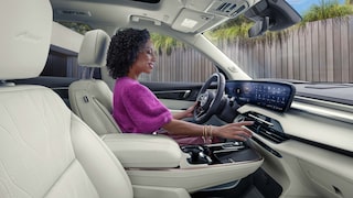 Vue intérieure des sièges arrière blancs d’une Buick Enclave 2027 avec toit ouvrant panoramique